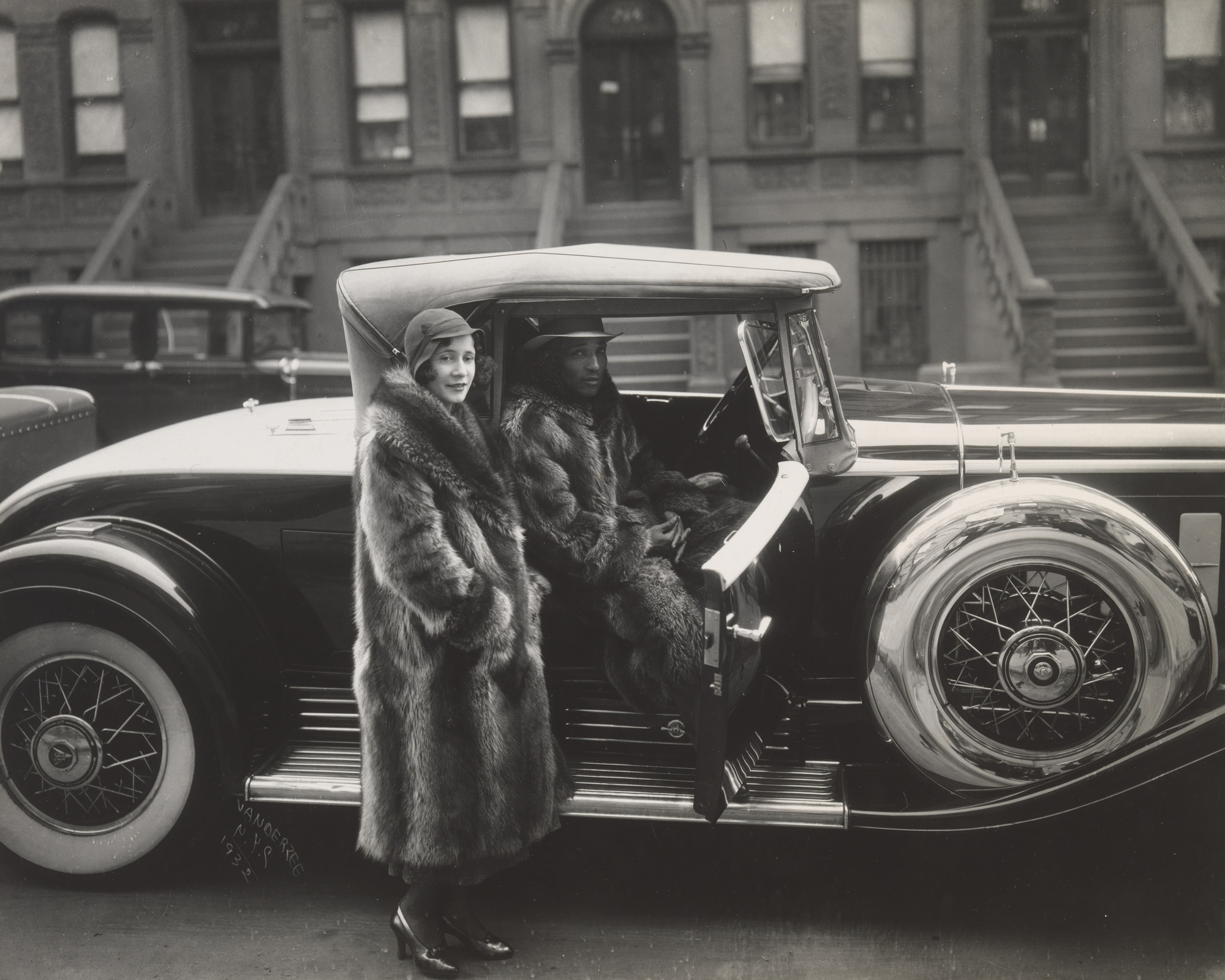 James VanDerZee – Couple in Raccoon Coats (1932)